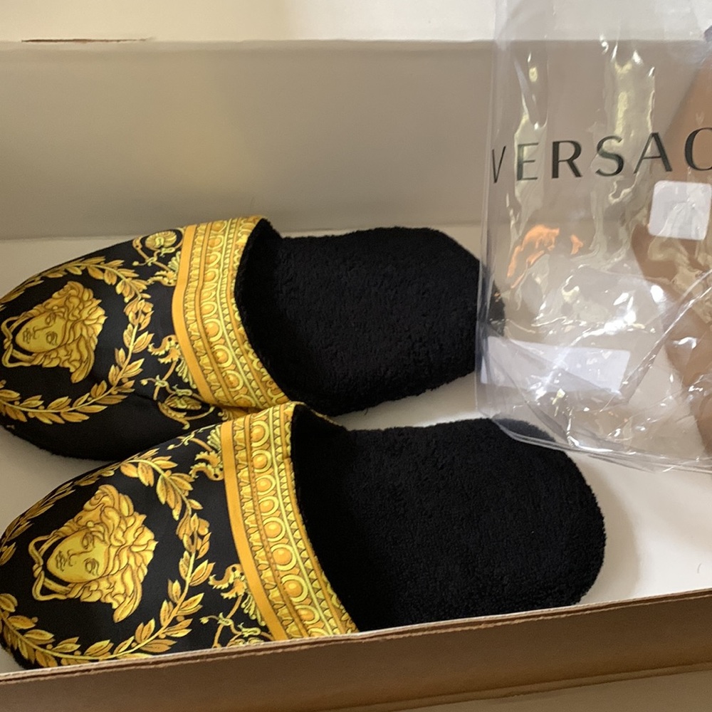 Versace mens house slippers. Waited too long to return. Brand new in the box.